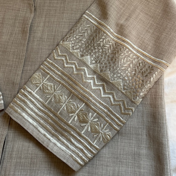 Linen grey abaya with embroidery - Picture 5 of 6